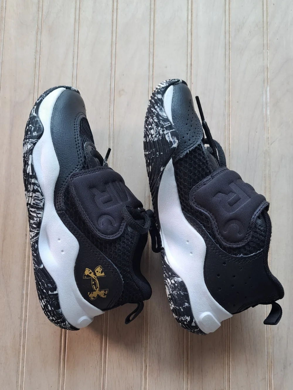 Under Armour Assert 10 AC Black White Hook & Loop Kids Running Shoes